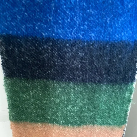 Colourful soft statement scarf - Picture 2 of 5